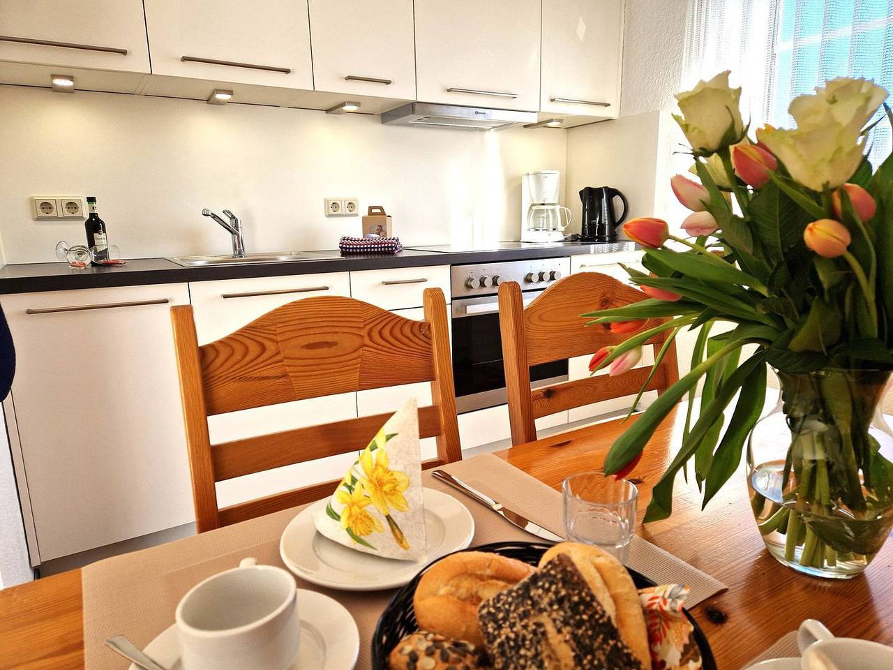 Entire apartment, Niedliche Ferienwohnung Og für 4 Pers.+Baby -ca. 60 m² im Zentrum von Norddeich in Beach Norddeich, Norddeich