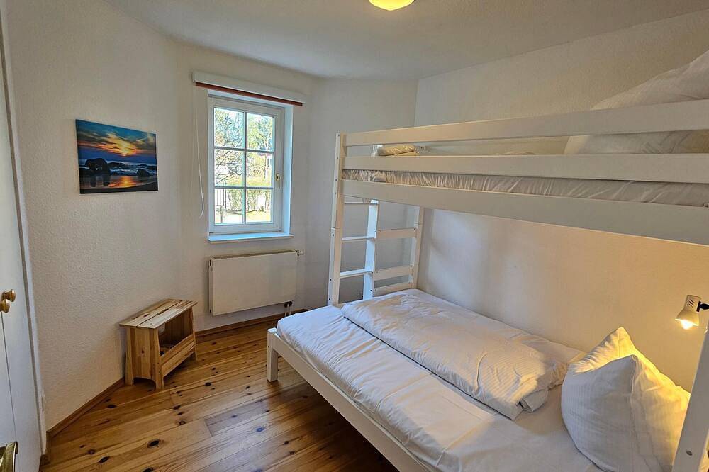 Appartement entier, Villa Seeblick vacation apartments, sleeps 4, from 61 m², balcony or terrace, directly on Lake Scharmützel in Bad Saarow, Dahme-Seengebiet