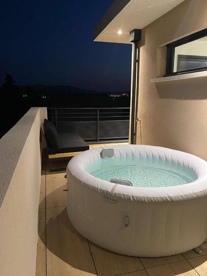 Maison d’hôte pour 4 personnes, avec jacuzzi et balcon