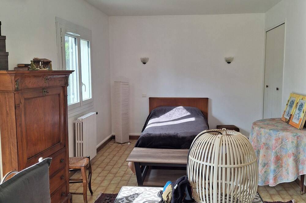 House close to the historic center, able to accommodate 6 adults in comfort, in Villeneuve-lès-Avignon, Nimes region