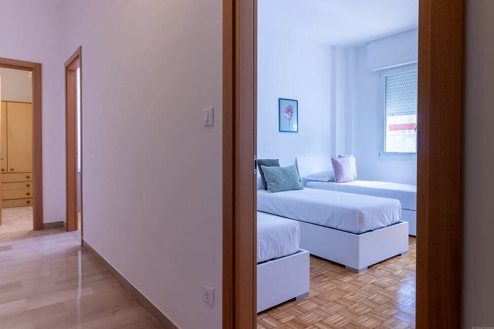 Apartamento entero, Apartment located on the 1st floor of a modern building with lift, 5 floors in total, Currently under renovation.The balcony, accessible from the living area and the sleeping area, is covered by scaffolding and cannot be usedprivate garage for exclusive  in Ferrara, Provincia de Ferrara