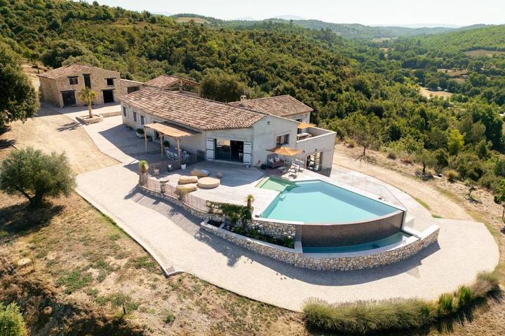 Chalet para 8 personas, con jardín además de piscina y vistas - 1