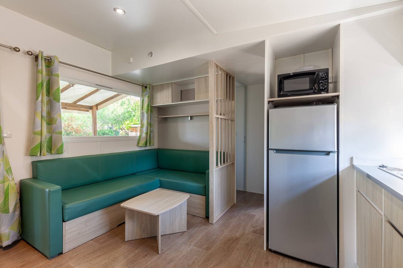Mobil-home 'Lou Soleil 80' avec piscine partagée, Wi-Fi et climatisation in Carry-le-Rouet, Côte méditerranéenne (France)