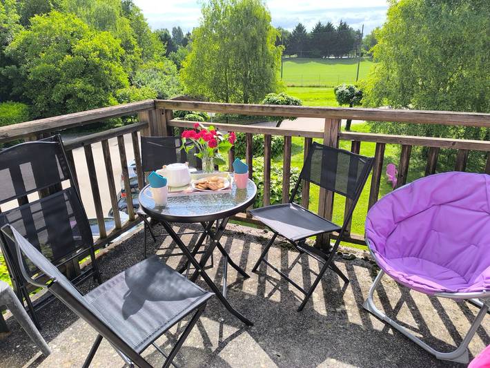 Gîte pour 4 personnes, avec piscine ainsi que sauna et terrasse à Levernois