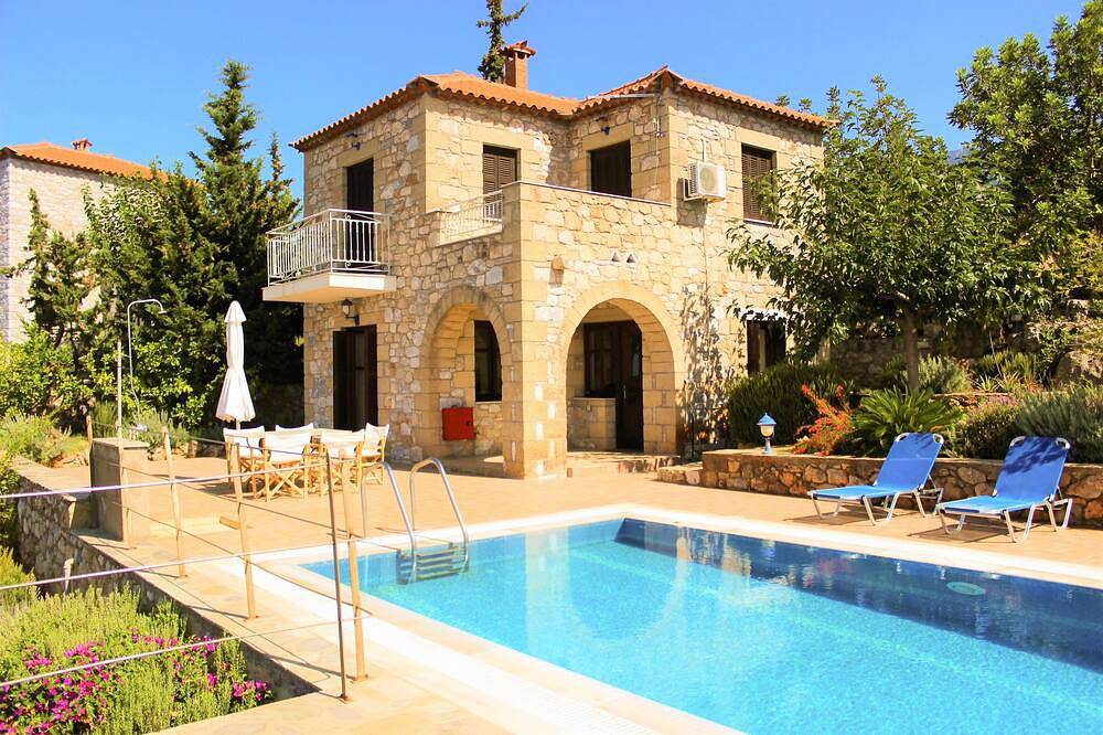 Villa for 4 People in Stoupa, Messenian Gulf
