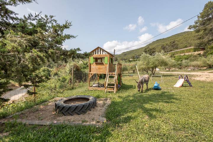 Casa rural para 10 personas, con jardín, Se admiten mascotas en Cataluña - 2