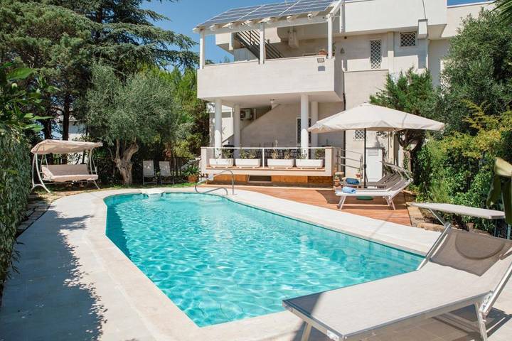 Villa per 6 persone, con piscina e panorama nonché giardino, con animali domestici in Conversano