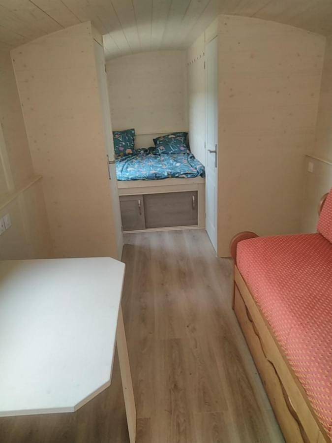 Tente pour 4 personnes, avec Balcon et Terrasse ainsi que Jardin et Vue dans l' Ain