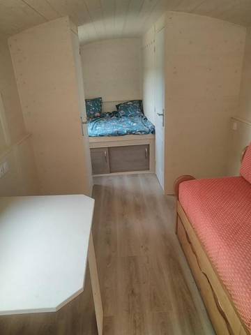 Tente pour 4 personnes, avec vue et jardin dans l' Ain