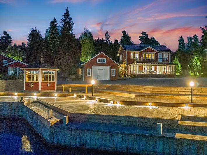 Ferienhaus für 16 Personen, mit Balkon und Whirlpool sowie Terrasse und Garten in Porvoo