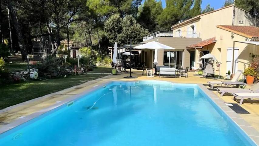 Gîte pour 9 personnes, avec piscine et jardin à Lambesc - 2