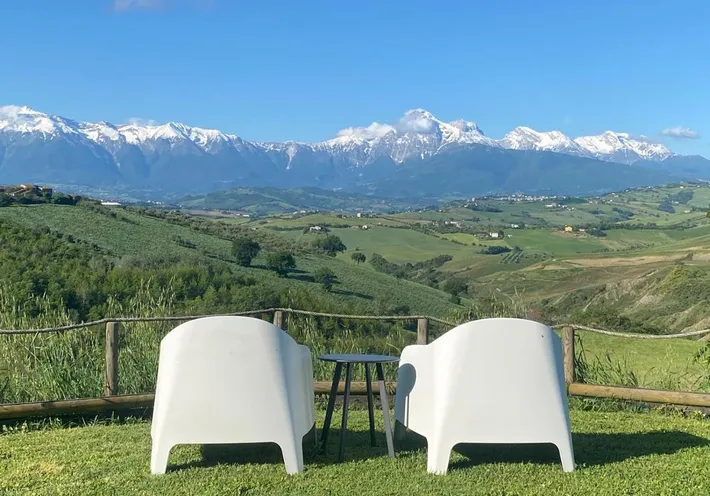 Alojamiento y desayuno para 2 personas, con jardín y balcón además de vistas y piscina - 1