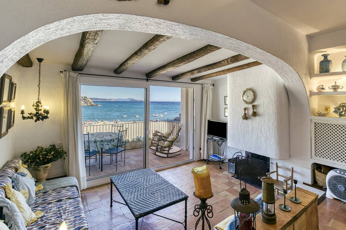 Entire apartment, Vacation Apartment “Mediterranean Paradise” near the Beach with Terrace and Wi-Fi in Sa Riera, Begur