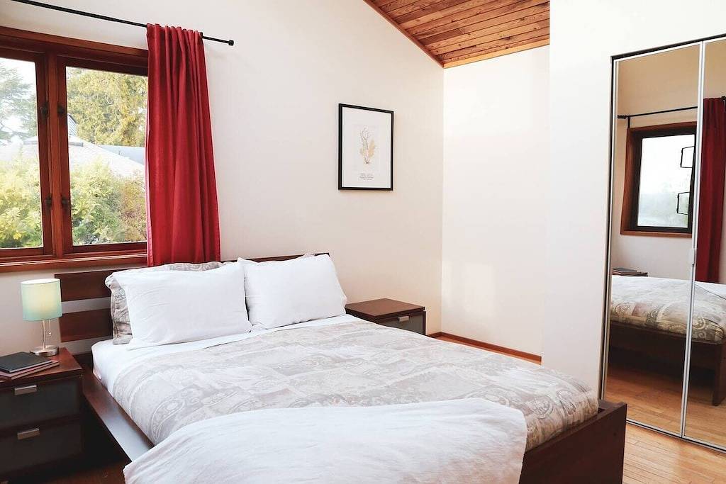 Pacific Retreat-Ocean Views, Tonquin, Hot Tub, Bbq in Tofino, Alberni-Clayoquot Regional District