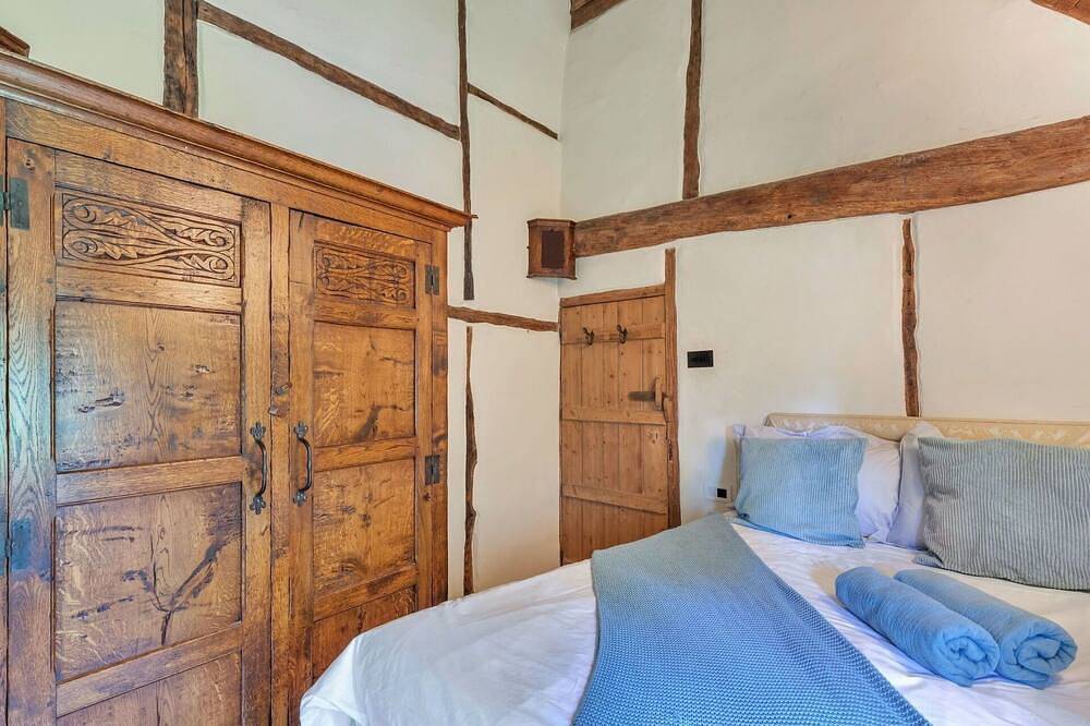 Wunderbares  Ferienhaus für 6 Gäste mit Whirlpool,  W-Lan und Tv in Worth (West Sussex), West Sussex