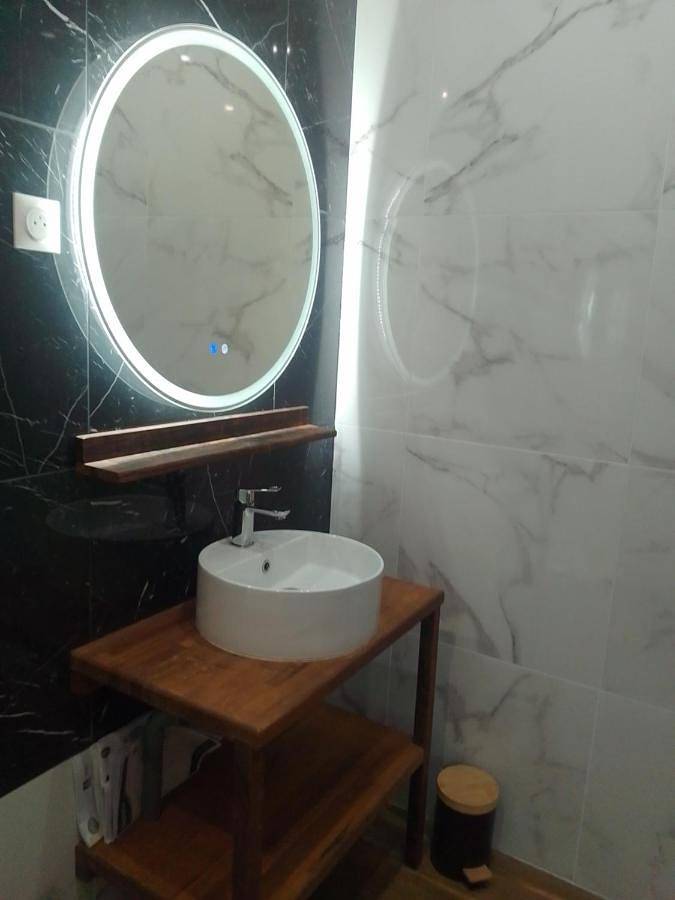 Double Room with Private Bathroom in Cahors, Quercy