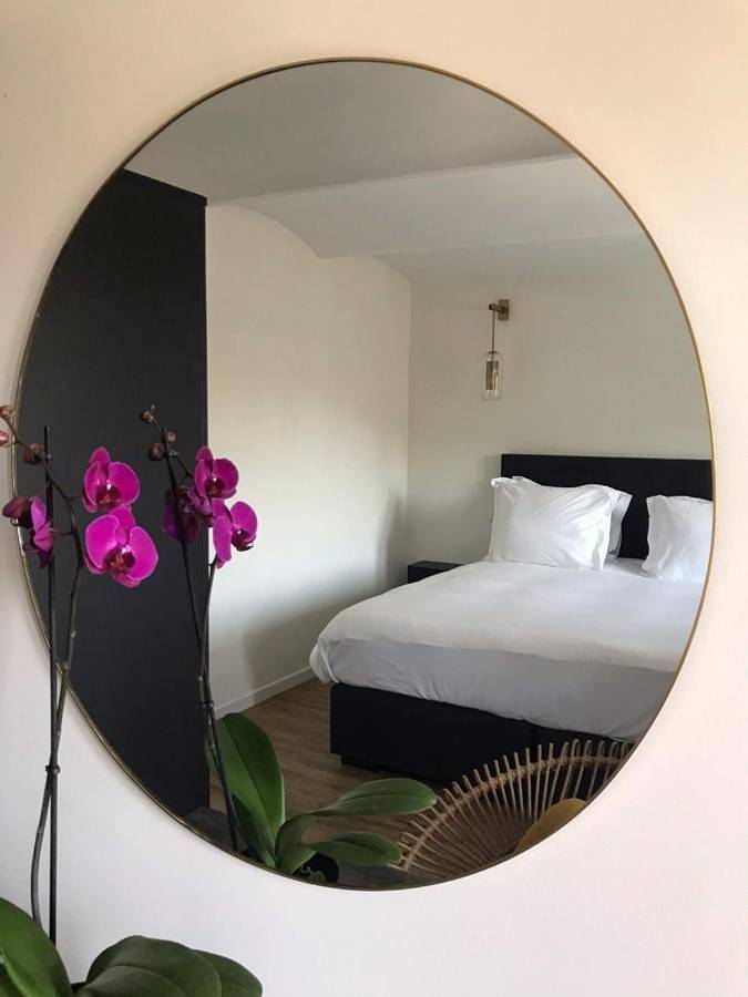 Chambre d’hôte pour 4 personnes, avec jacuzzi et jardin ainsi que sauna et piscine