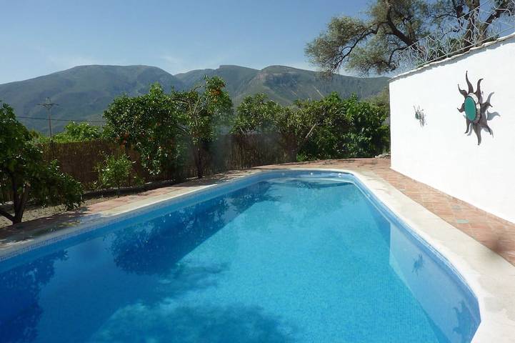 Gîte pour 6 personnes, avec terrasse et jardin