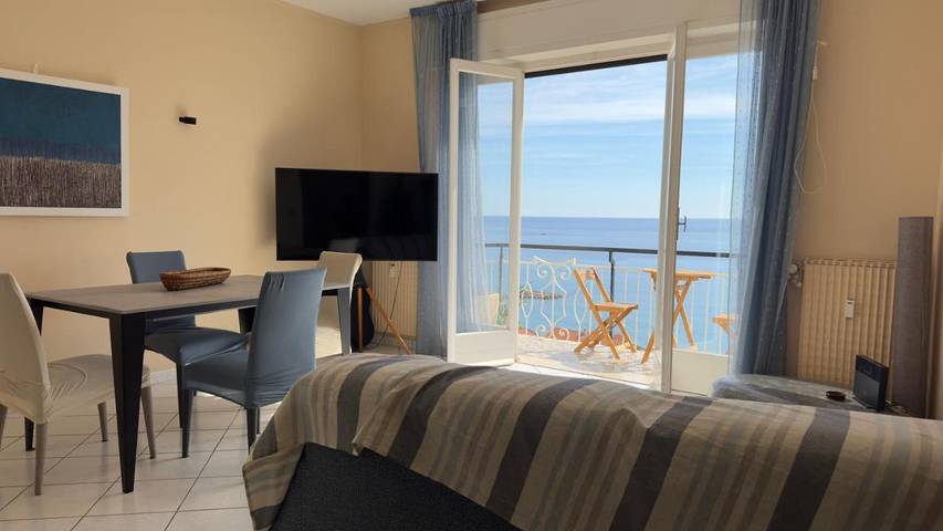 Gîte pour 4 personnes, avec terrasse et vue dans Ospedaletti - 3