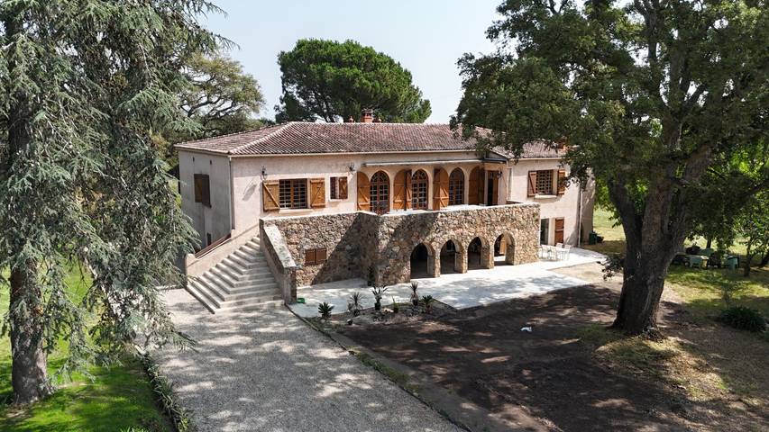 Gîte pour 14 personnes, avec terrasse et jardin - 1