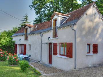 Gîte pour 5 personnes, avec jardin et terrasse à Véretz