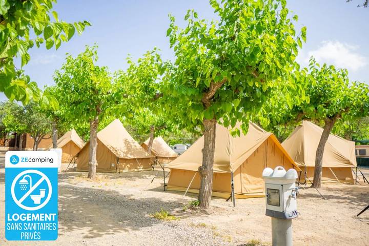 Tienda para 3 personas, con piscina para niños en Costa Dorada