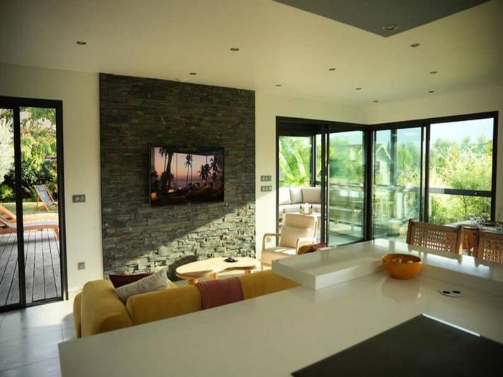 Appartement de vacances pour 8 personnes, avec terrasse ainsi que piscine et jardin