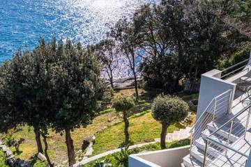 Location de vacances pour 8 personnes, avec jardin et terrasse dans Port d'Erbalunga