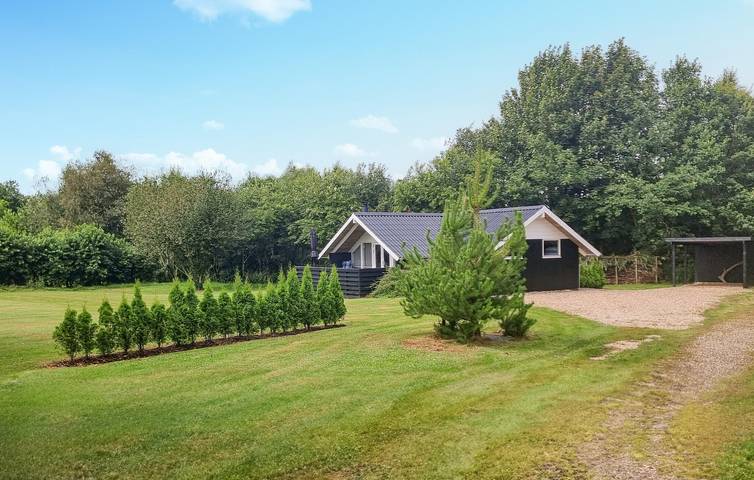 Ferieudlejning for 4 personer, med terrasse i Jegum Ferieland