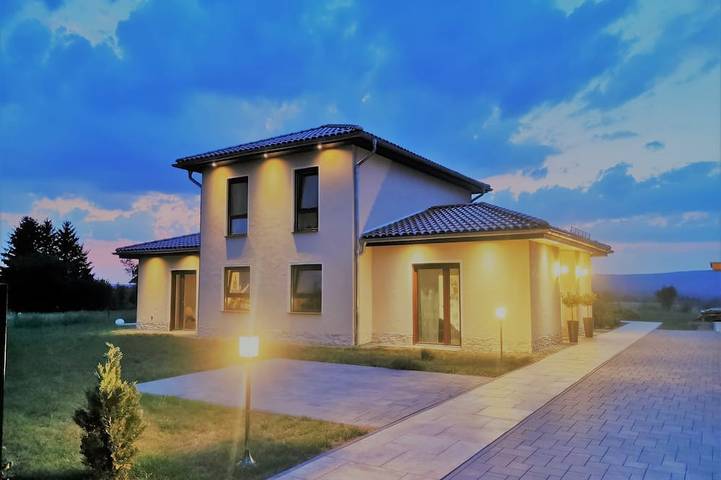 Villa für 4 Personen, mit Sauna und Terrasse sowie Garten