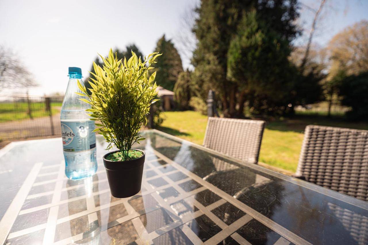 Ganze Wohnung, Wohlfühloase - Moderne Ferienwohnung mit großem eingezäuntem Garten in Alleinlage an Feld & Wald, Natur pur trifft auf Komfort, Wellness und gute Erholung in Alpen (Nordrhein-Westfalen), Niederrhein
