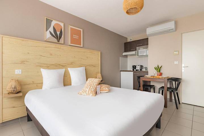 Appart’hôtel pour 2 personnes, avec piscine et jardin, animaux acceptés