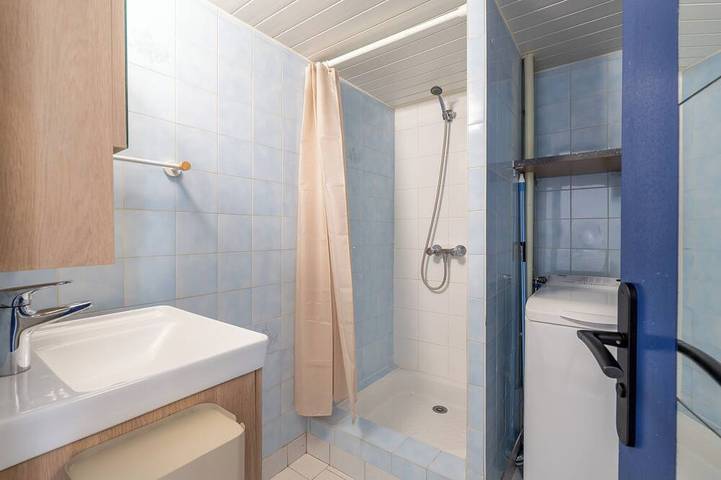 Appartement entier, Grand studio lumineux et calme avec parking privé devant l’entrée - accès facile in Tours, Région de Tours