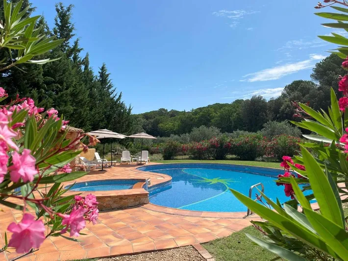Casa de vacaciones para 4 personas, con piscina además de vistas y jardín - 1