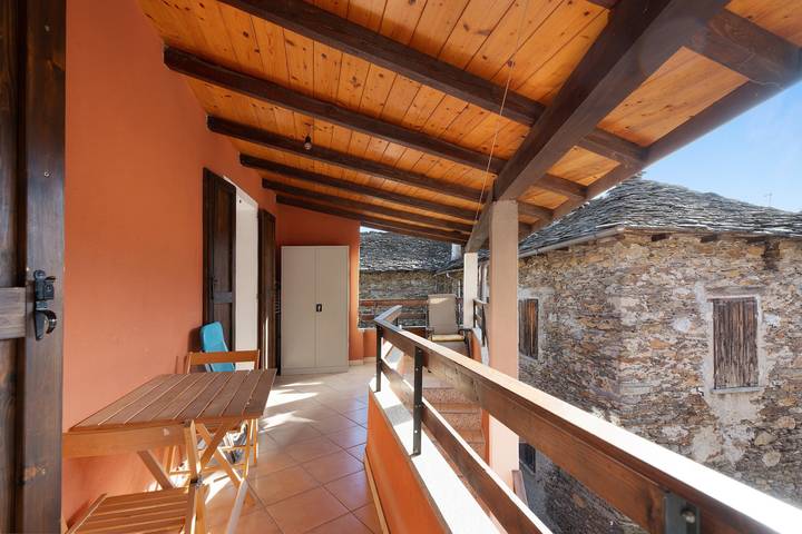 Entire apartment, Apartment "La Ghianda" with Terrace & Wi-Fi in Cossogno, Lago Maggiore (Piemonte)