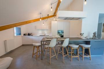 Gîte pour 4 personnes, avec vue sur le lac et terrasse, animaux acceptés à Duingt