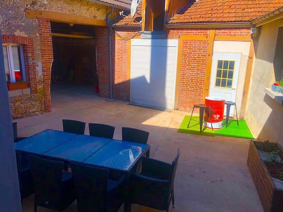 Appartement entier, Chez Lilly & Cie 10 à 12 personnes avec sauna et piscine in Saint-Martin-d'Ablois, Marne