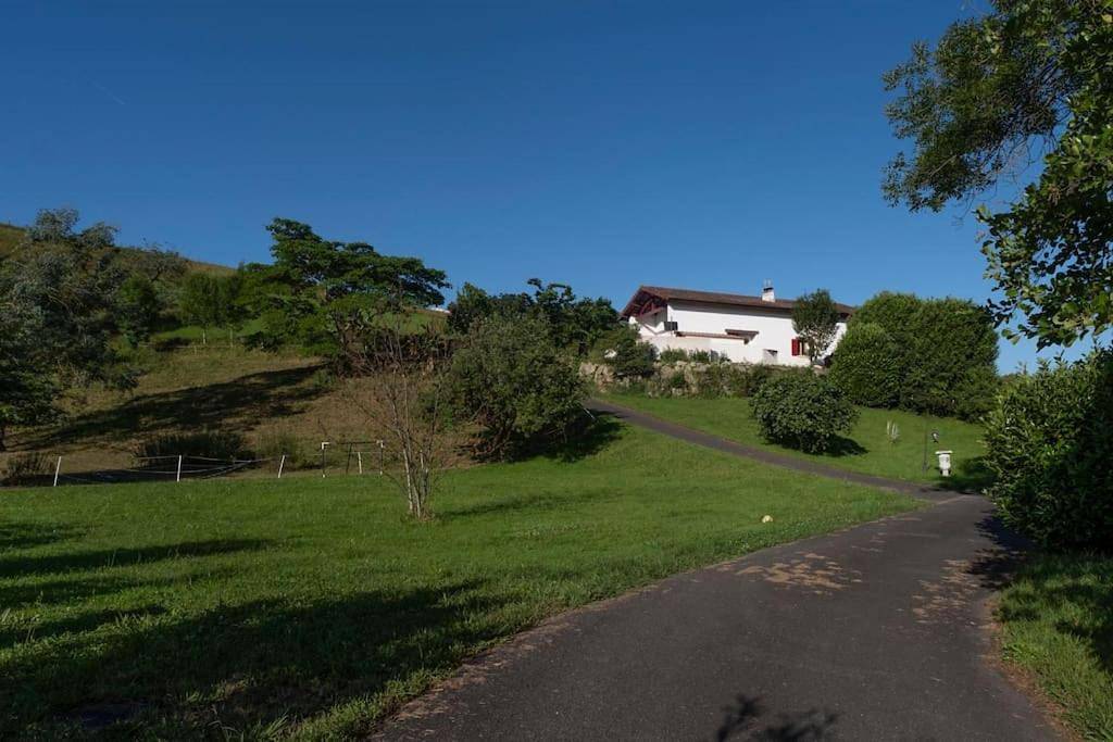 Bel appartement avec terrasse jardin vue montagne in Souraïde, Région de Bayonne