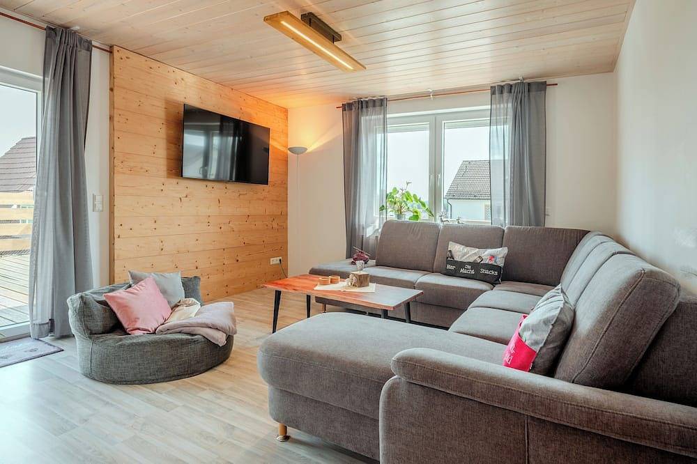 Ganze Wohnung, Charmante Ferienwohnung mit Dachterrasse in Bad Rodach, Oberes Maintal - Coburger Land