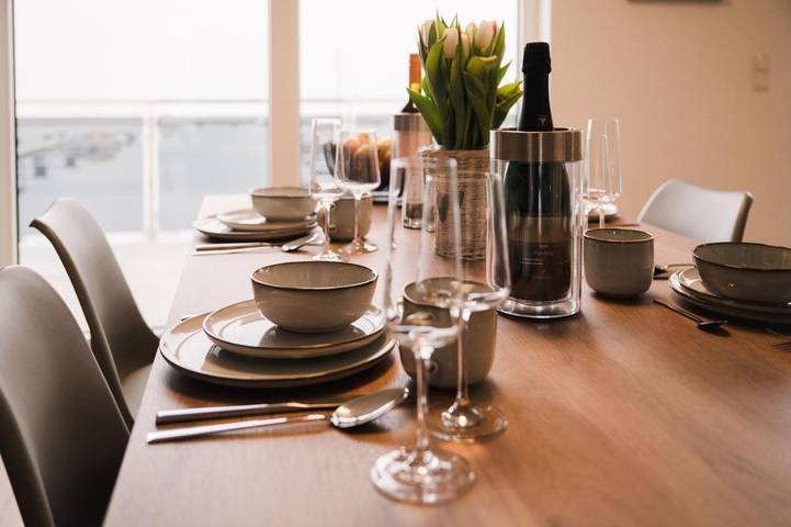 Ferienwohnung für 4 Personen, mit Balkon und Terrasse sowie Seeblick und Ausblick