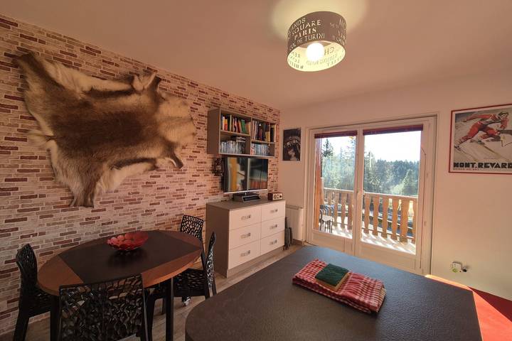 Gîte pour 4 personnes, avec terrasse, adapté aux familles dans Le Revard - 2