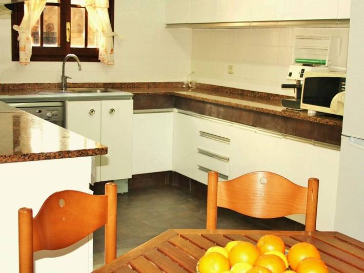 Chalet para 10 personas, con jardín además de terraza y piscina en Maresme - 3