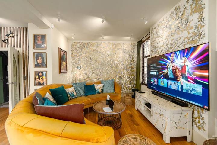 Holiday rental for 10 people, with hot tub and garden in Cardiff