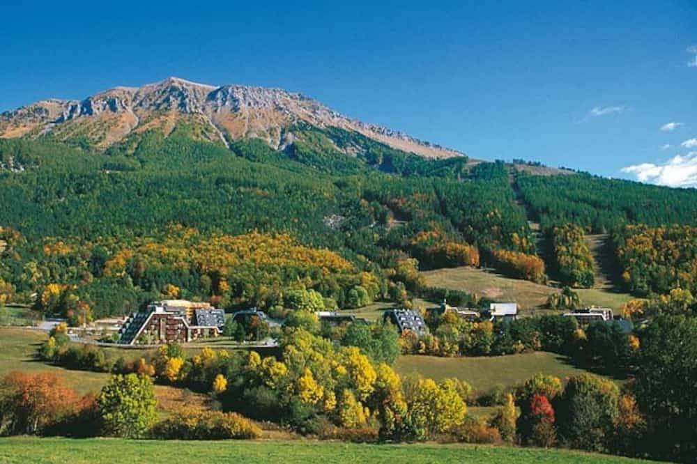 Entire apartment, 4/6 person studio rental at the foot of the slopes in Saint-Jean-Montclar, Montclar