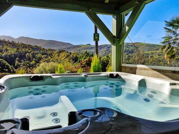 Gîte pour 4 personnes, avec terrasse ainsi que jacuzzi et jardin, animaux acceptés dans les Hautes-Pyrénées