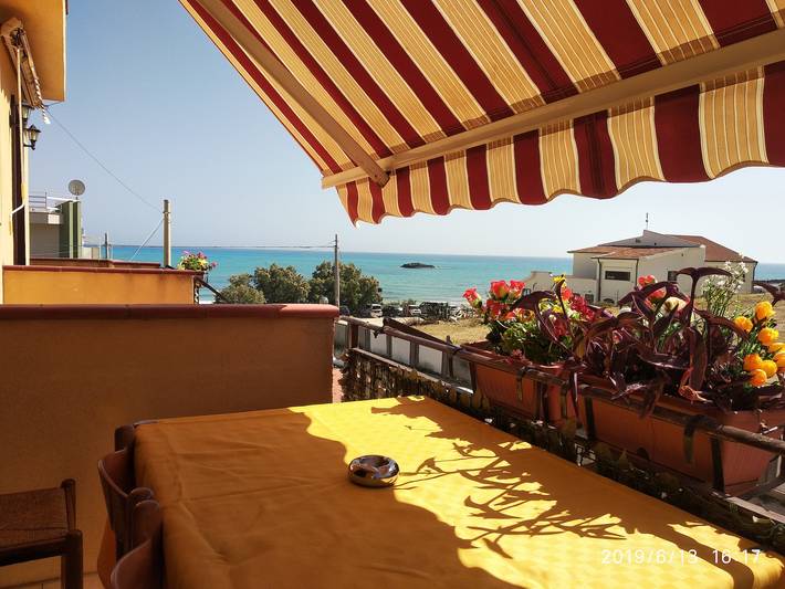 Ferienwohnung für 5 Personen, mit Meerblick und Balkon sowie Terrasse und Garten auf Sizilien