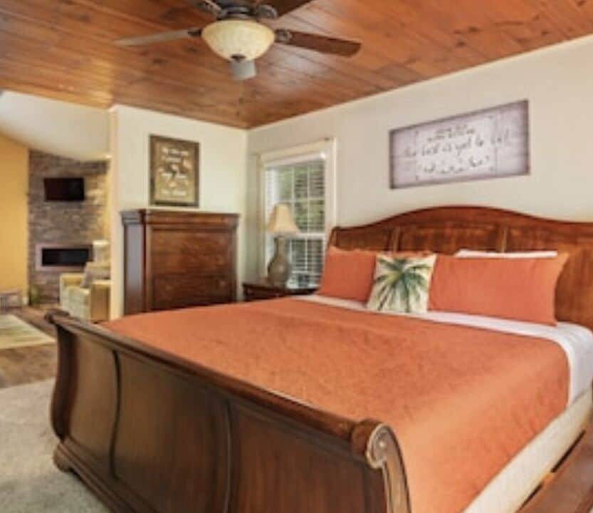 Log Cabin for 6 Guests in Rutherford County