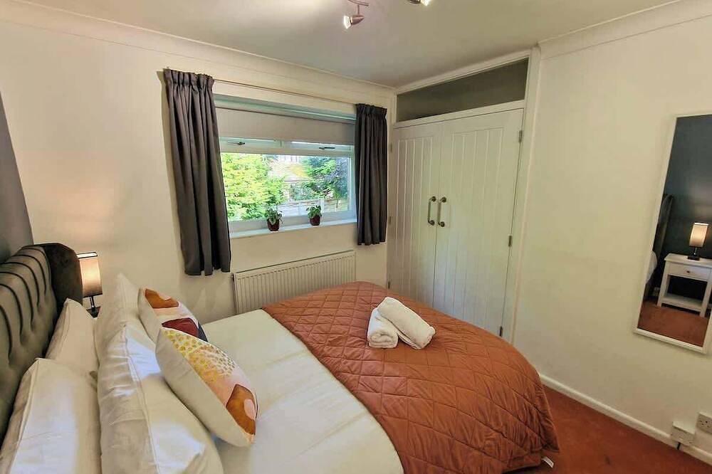 3 Bed Gatley Home | Free Parking in Stockport, Gran Mánchester