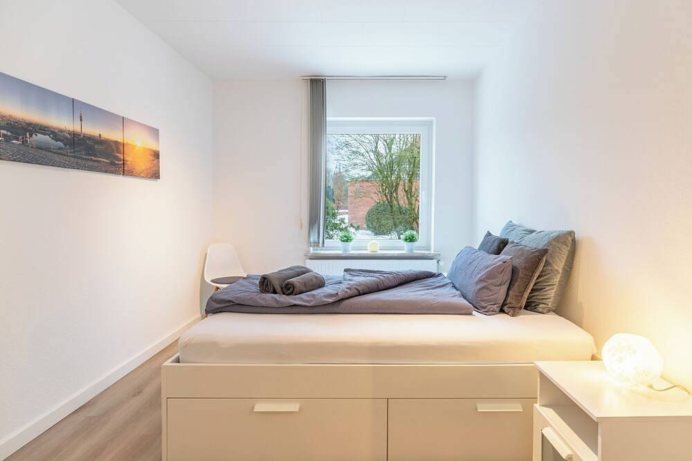 Haus Libelle: Modernes Ferienhaus mit Garten, Gasgrill & Wlan für 4 Gäste in Leck, Grünes Binnenland