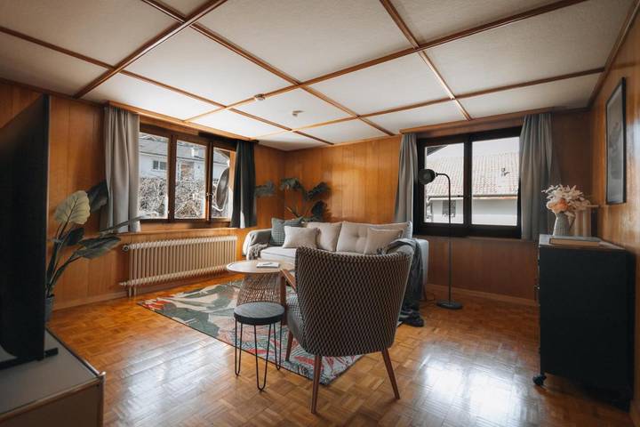 Ferienwohnung für 6 Personen, mit Balkon und Terrasse sowie Seeblick und Ausblick in Leissigen